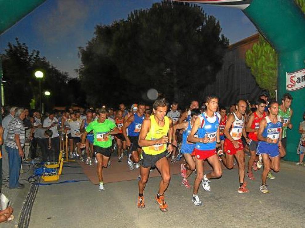 Carnicer posa sontiente tras ganar la prueba.