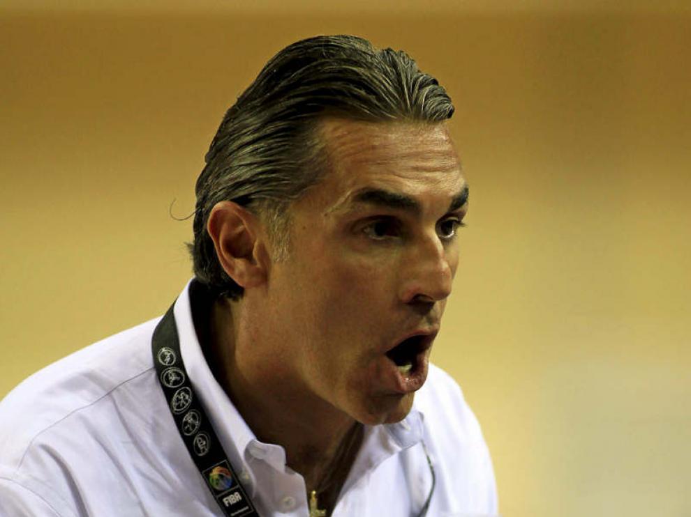Sergio Scariolo, el entrenador del combinado nacional da sus instrucciones