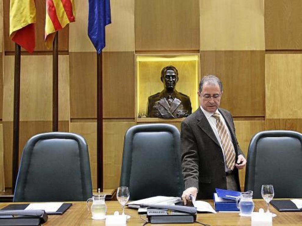 El vicealcalde y concejal de Economía, Fernando Gimeno, en un pleno municipal.