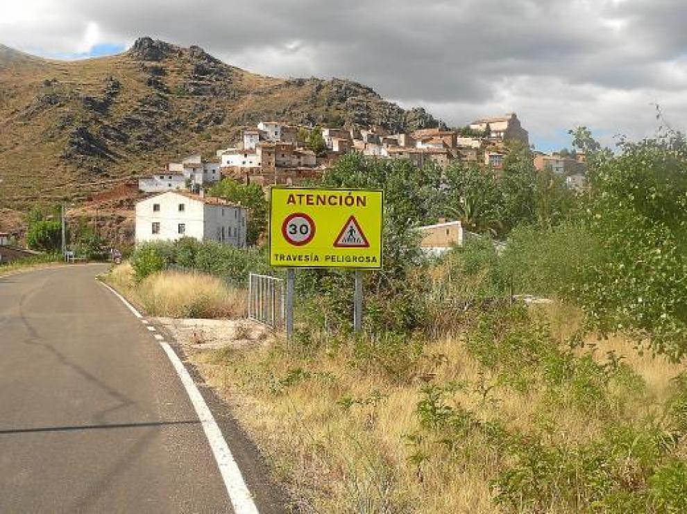 Santiago envía esta foto donde se ve el cartel que señaliza el paso de cebra que todavía esperan en Purroy.