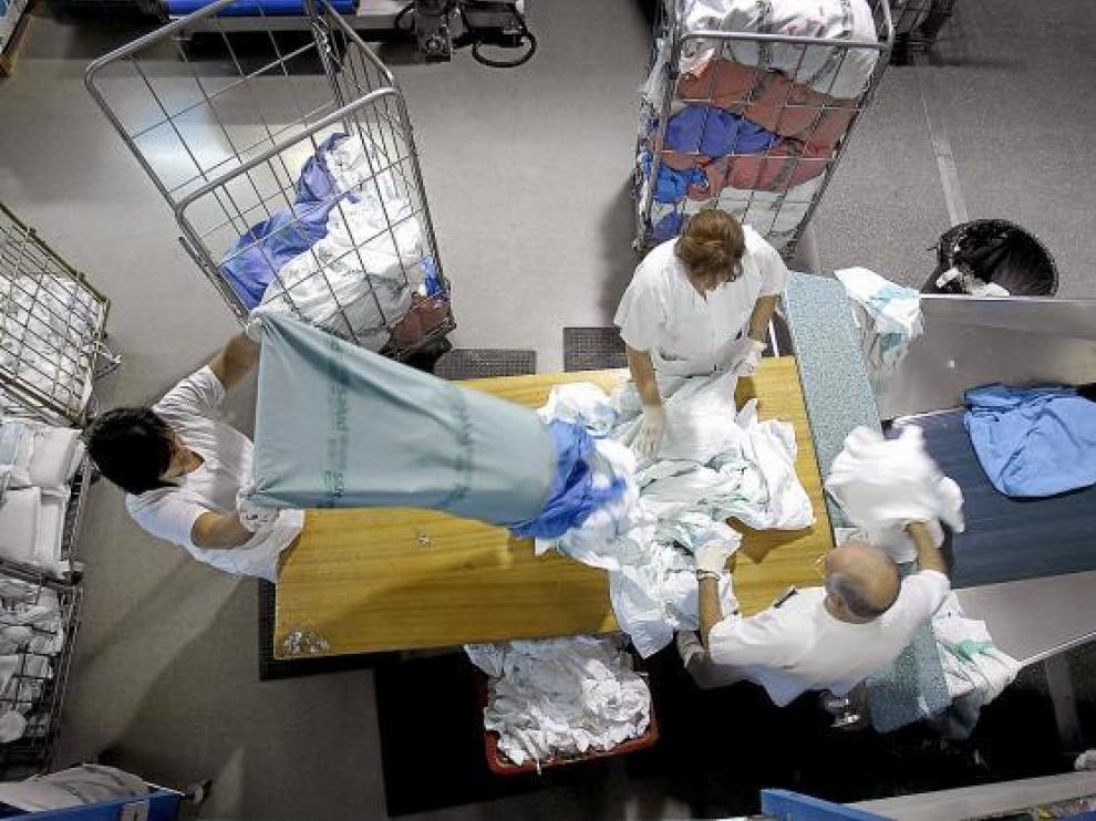 La lavandería del Servet se encuentra ubicada debajo de las Urgencias y junto a Traumatología.