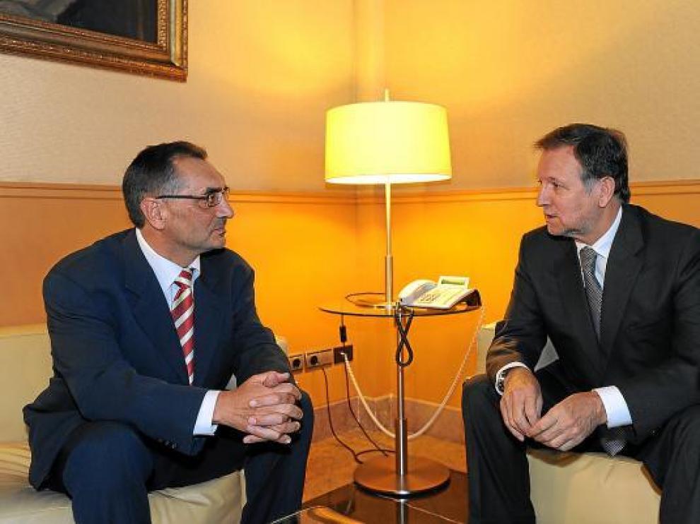 El director de GME, Antonio Cobo durante una reunión con el presidente aragonés Marcelino Iglesias