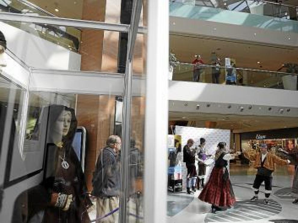 Trajes, bailes y juegos tradicionales aragoneses, en Grancasa.
