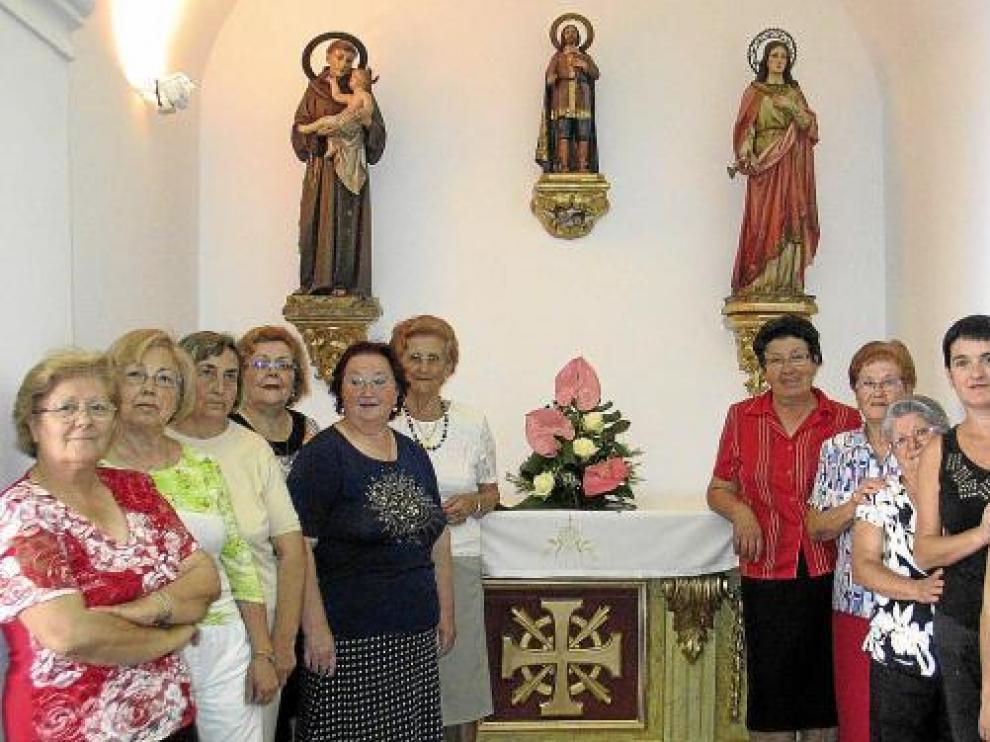 La iglesia de Algayón, en cuya restauración colaboraron las amas de casa, se reabrió en mayo.