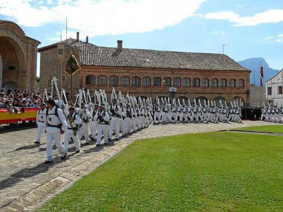 Durante el desfile de las tropas, acto que tuvo lugar en el patio interior de la Ciudadela de Jaca.