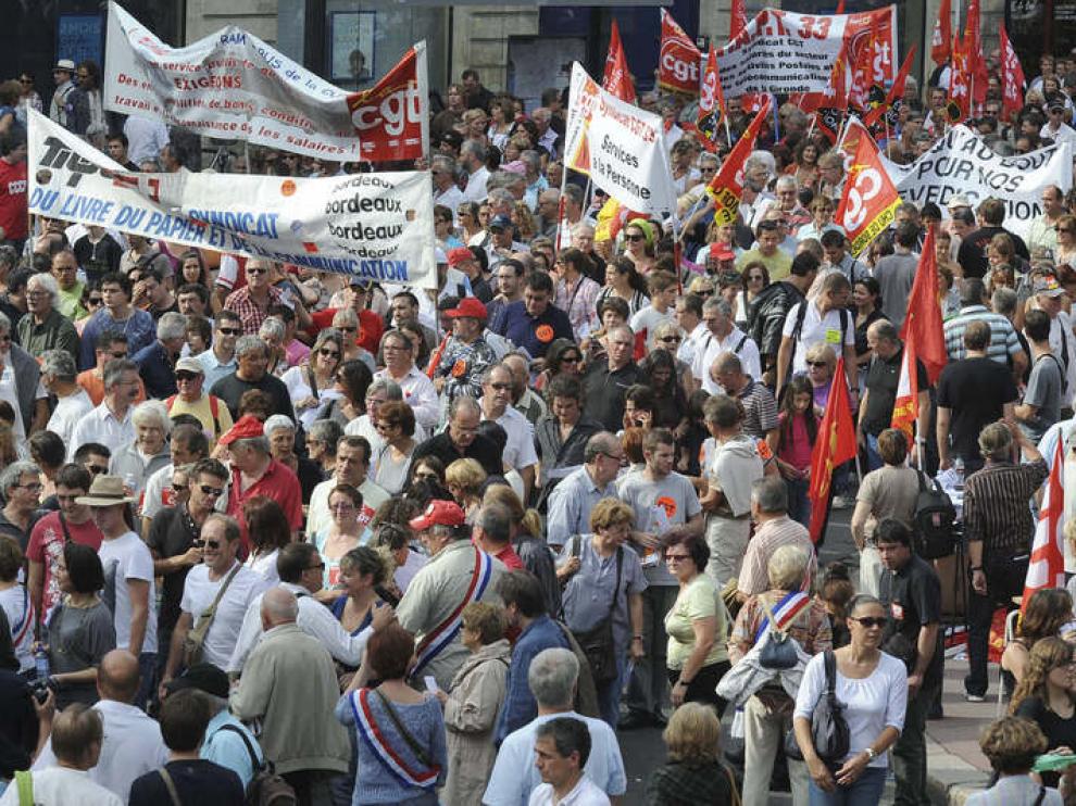 Miles de ciudadanos franceses se manifestaron en Burdeos en una nueva protesta
