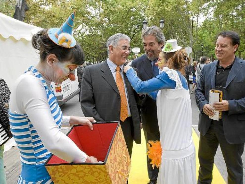 Manuel Blasco, Juan Alberto Belloch y Jerónimo Blasco, poco antes de la presentación.