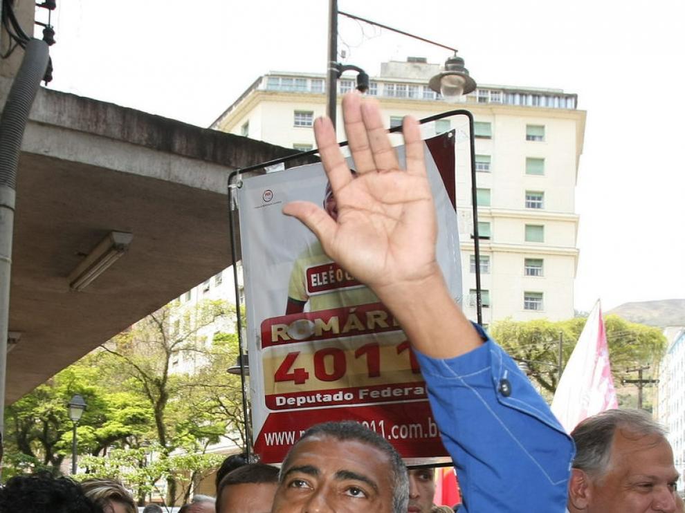 Romario celebra su triunfo electoral