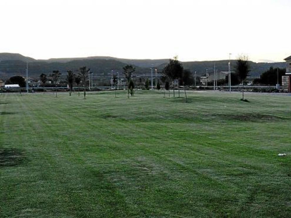 Imagen de los terrenos de la zon de Trashondos en los que está previsto construir el nuevo colegio.