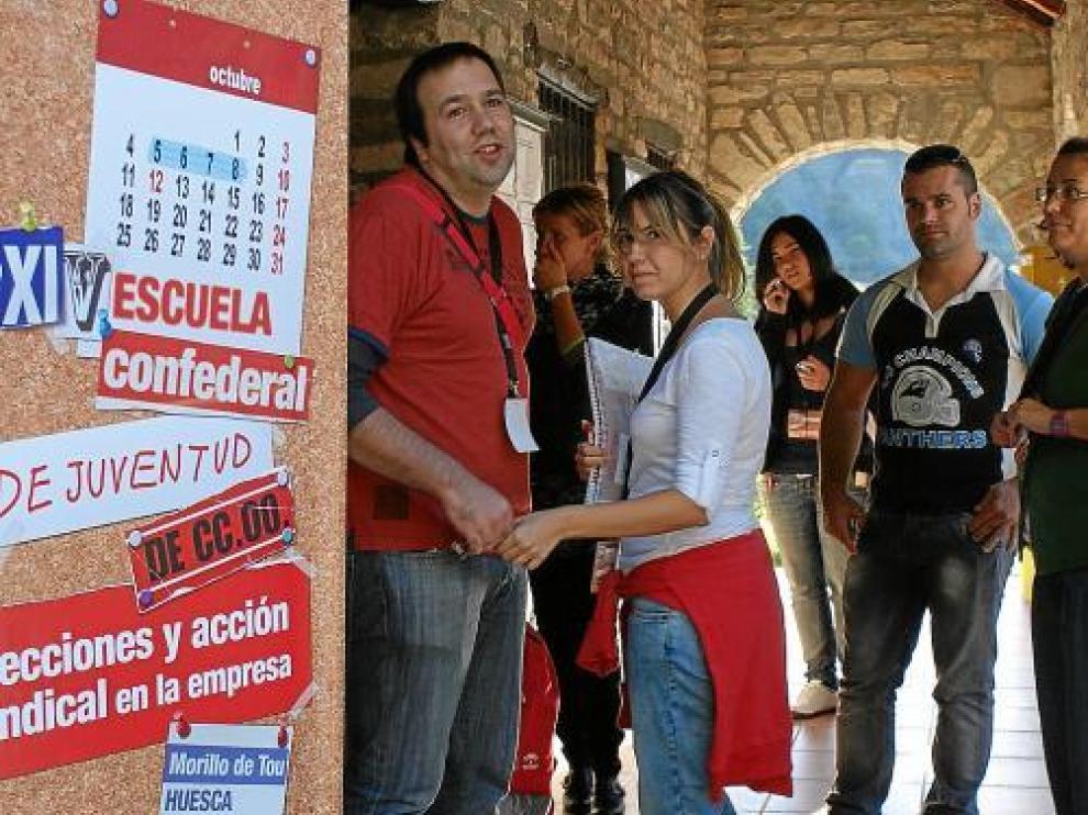 Los jóvenes sindicalistas llegaron ayer al pueblo de Morillo de Tou.