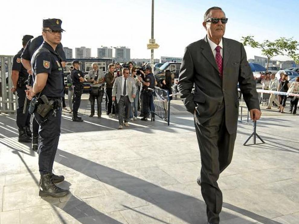 El ex alcalde de Marbella Julián Muñoz, a su llegada ayer a la Audiencia Provincial de Málaga.