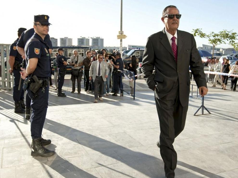 El ex alcalde de Marbella, Julián Muñoz, llega al juicio