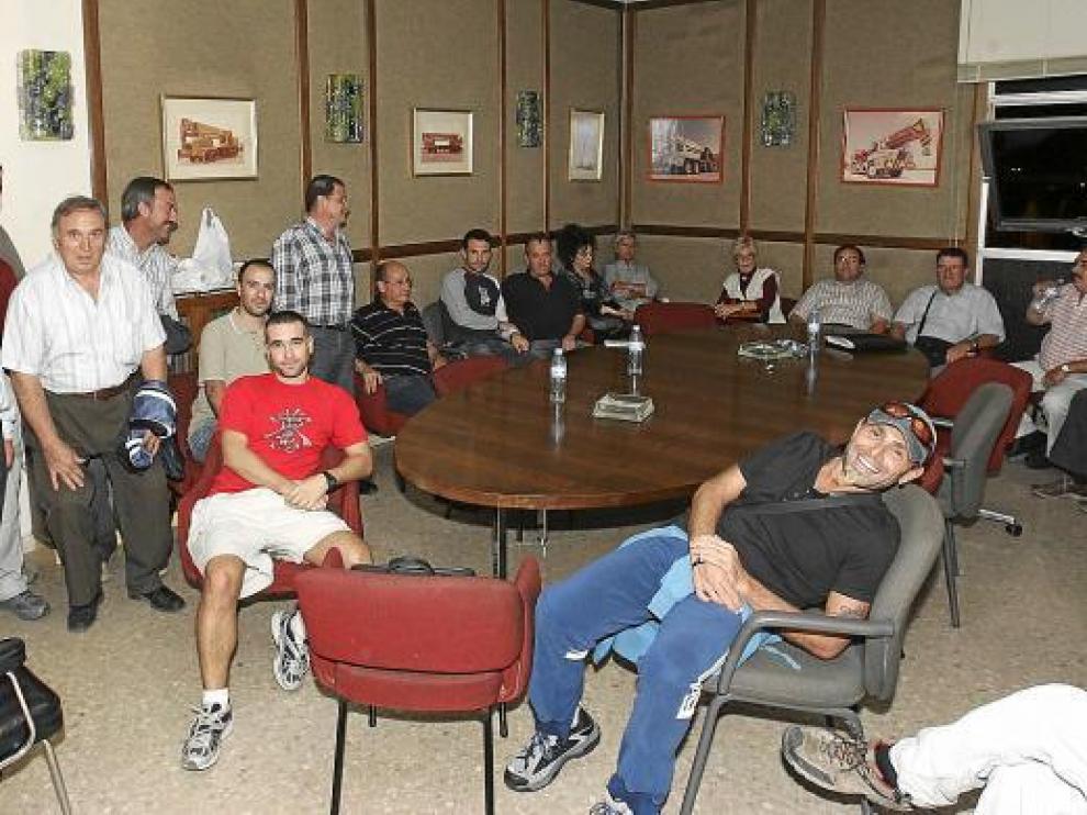 Los miembros del comité y algunos trabajadores permanecían anoche encerrados en las oficinas.