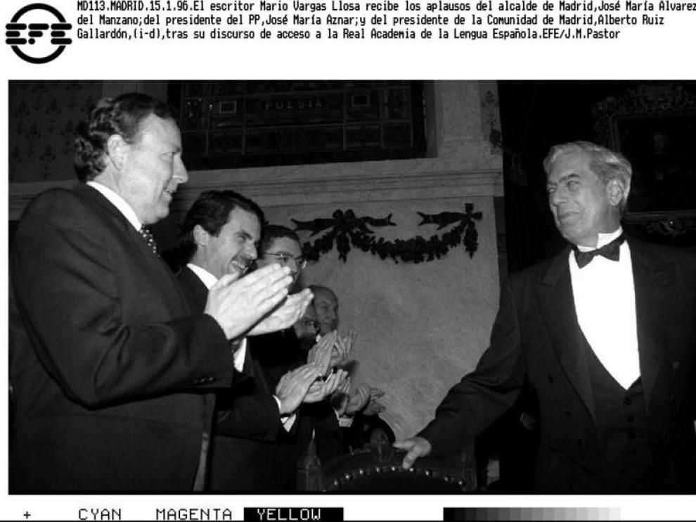 Vargas Llosa durante su discurso de ingreso en la Real Academia de la Lengua en 1996