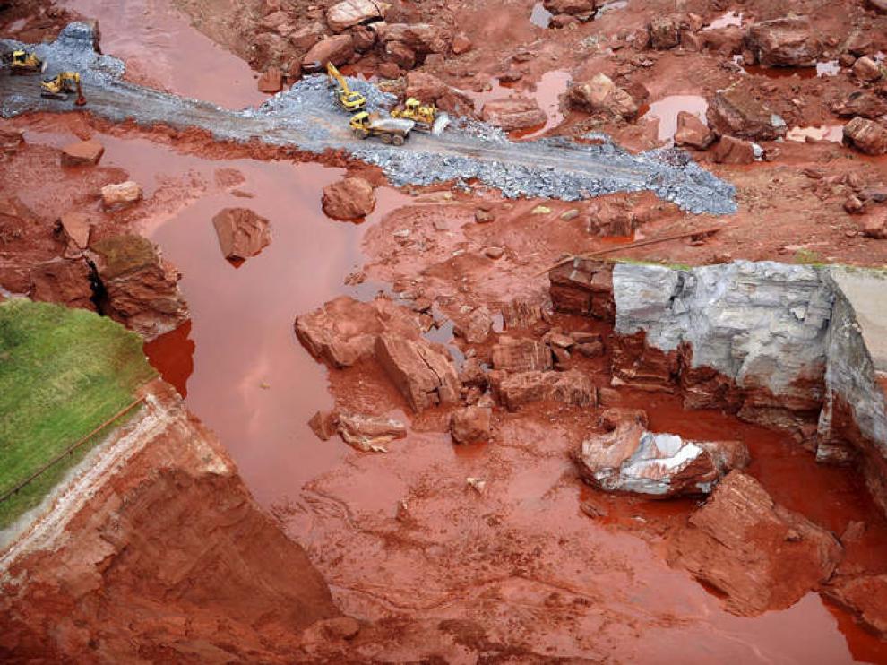 Trabajos de limpieza en la zona contaminada