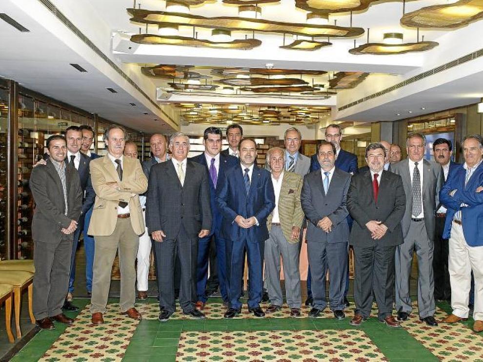 Los directivos del Real Zaragoza, la SD Huesca y el CD Teruel comieron en El Cachirulo con diferentes autoridades antes del torneo.