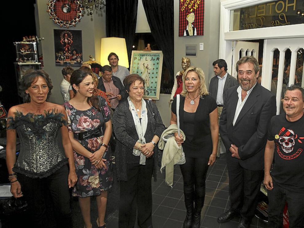 Sofía Ledesma, Marina Sevilla, Corita Viamonte, Mª Cruz Soriano, J. A. Belloch, Lafuente y Arturo Elena.