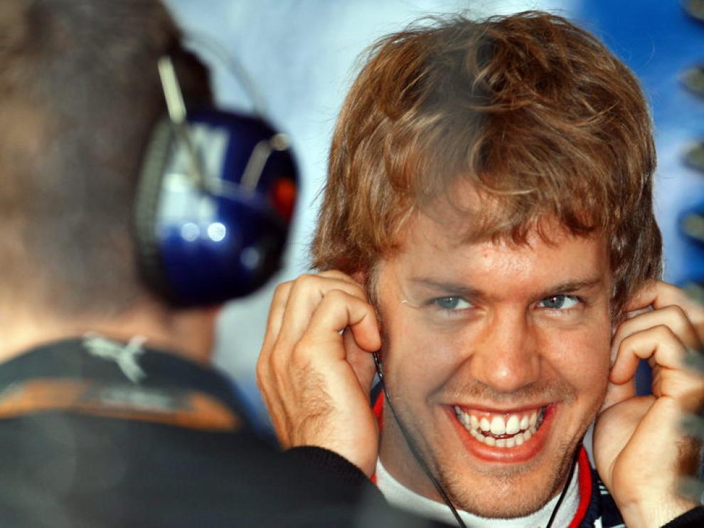 Sebastian Vettel se muestra feliz después de lograr el mejor tiempo en los entrenamientos libres