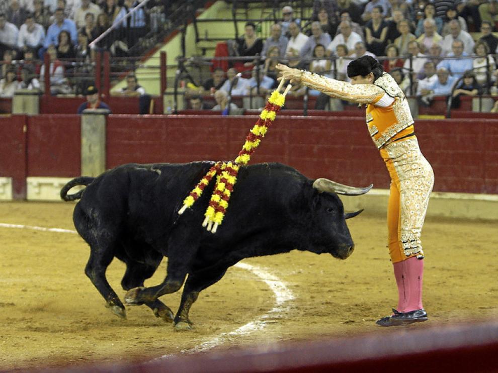 Jose Manuel Montoliú, en un fantástico par de banderillas.