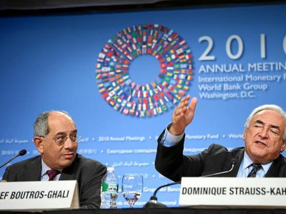 El ministro egipcio Youssef Boutros-Ghali y el director gerente del FMI, Dominique Strauss-Kahn.