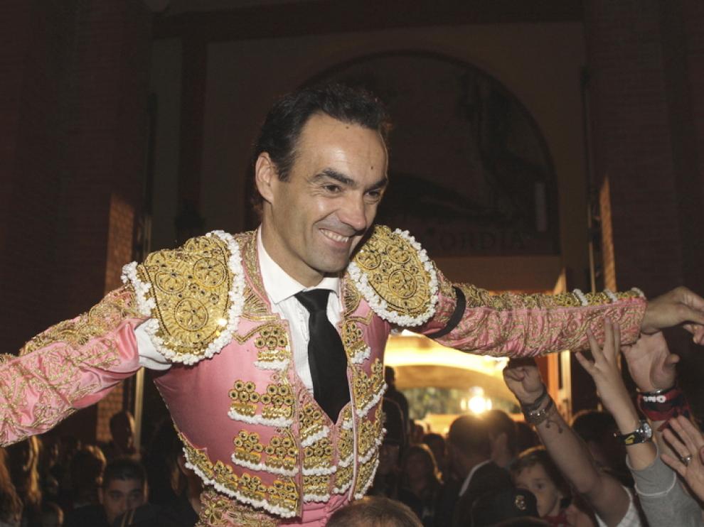 El Cid sale a hombros de la plaza de la Misericordia