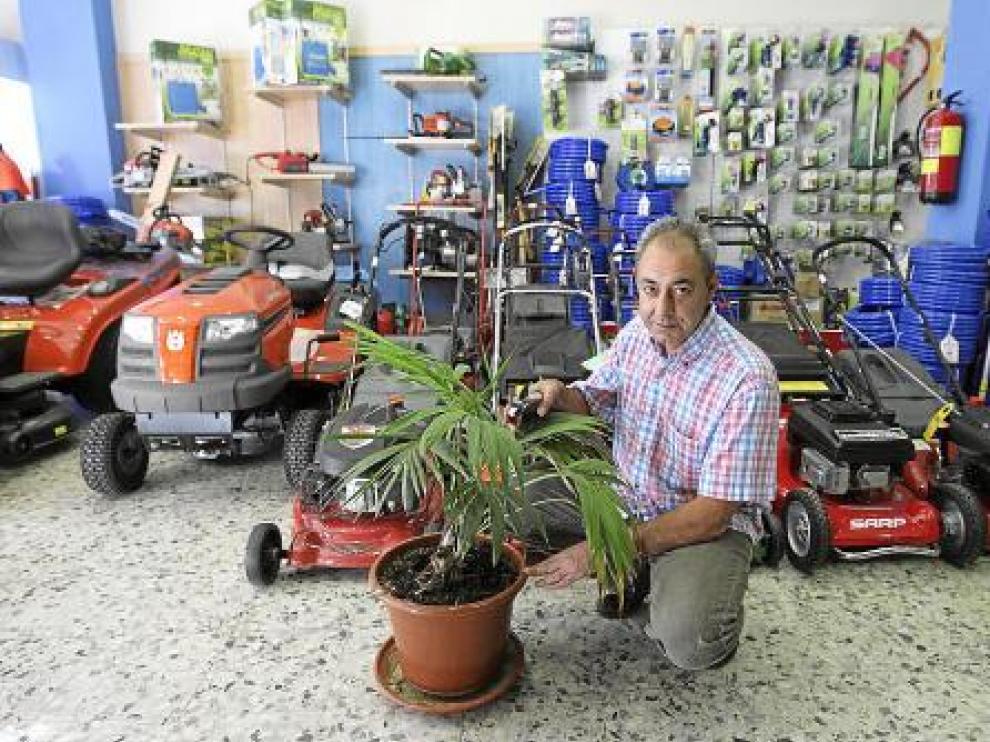 Tomás Maz, encargado de equipamiento. "Llevo 25 años que no sé lo que son unas fiestas del Pilar en familia, ya disfrutaré de ellas cuando me jubile. ¿Lo mejor del día? Cuando al final respiras tranquilo"