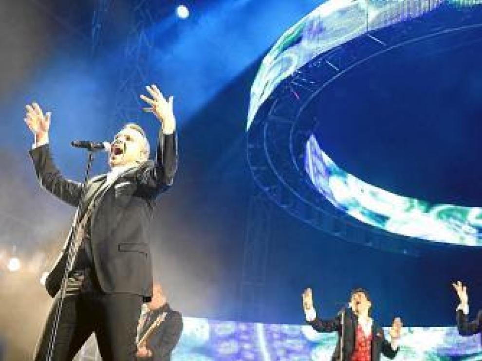 Miguel Bosé, anoche en el pabellón Príncipe Felipe de Zaragoza.