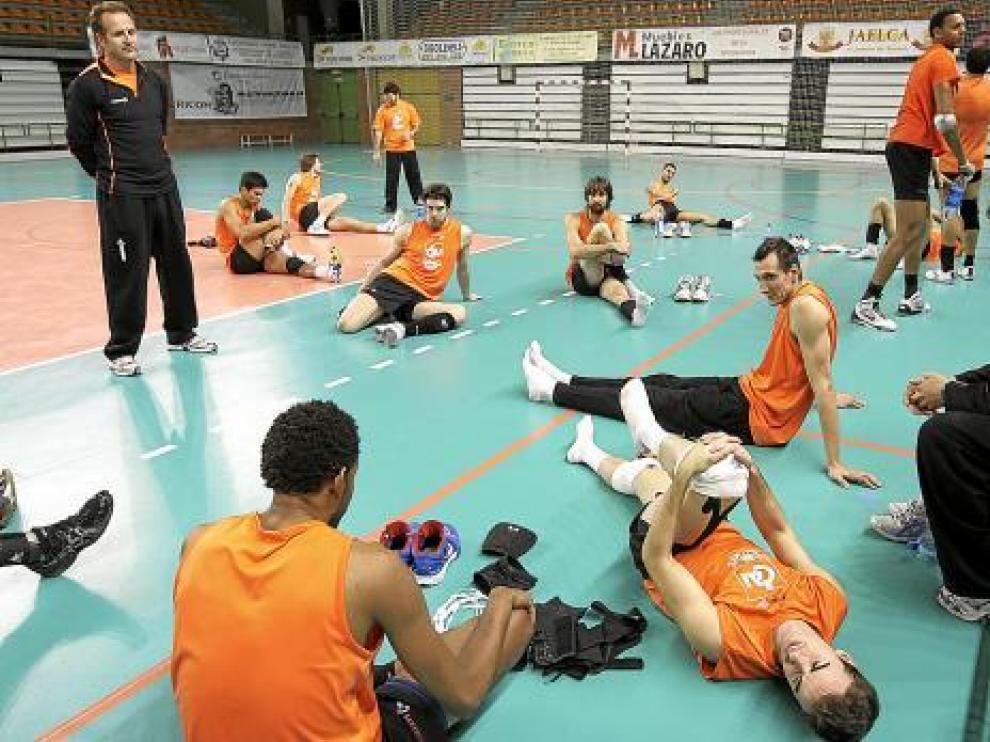 El CAI Teruel hizo ayer por la tarde su primer entrenamiento en Los Planos al completo.