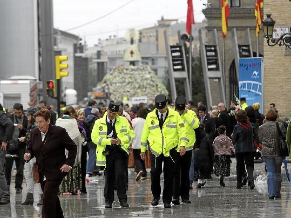 Los agentes de la Policía Local y de la Policía Nacional coinciden_en que este arranque de las fiestas ha sido tranquilo comparado con otros años.