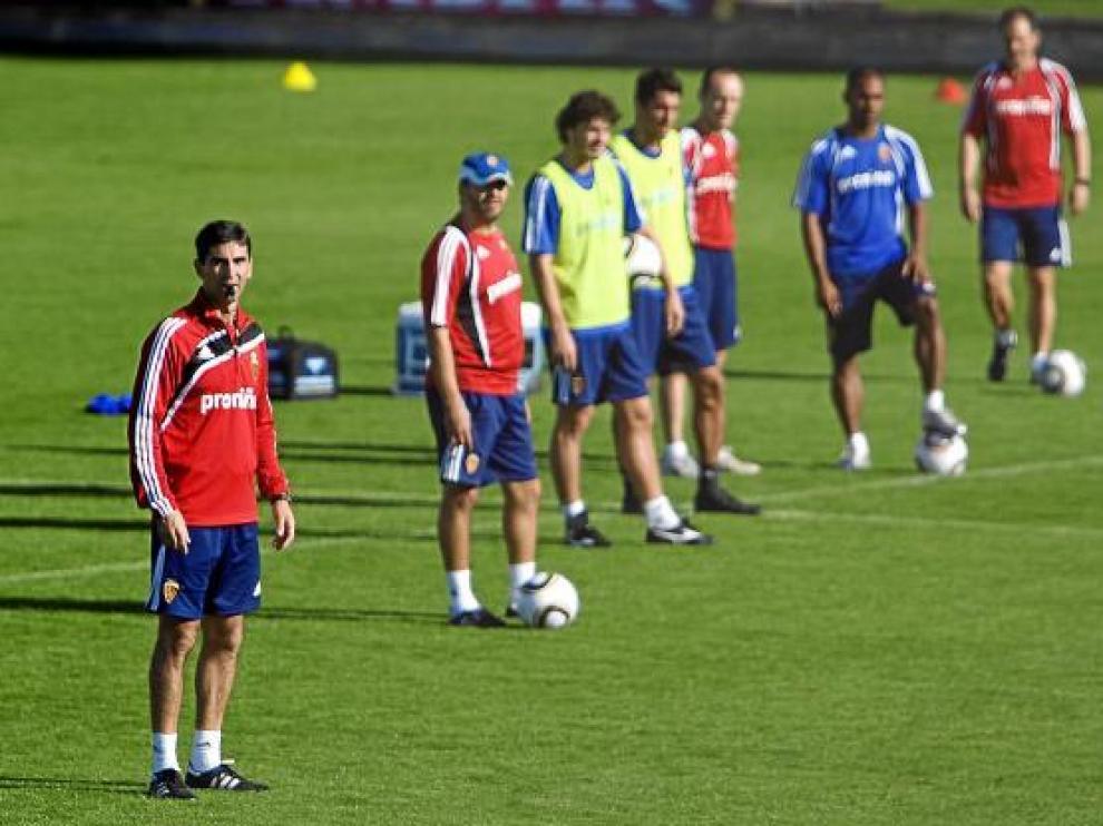 Gay observa un entrenamiento del Real Zaragoza.