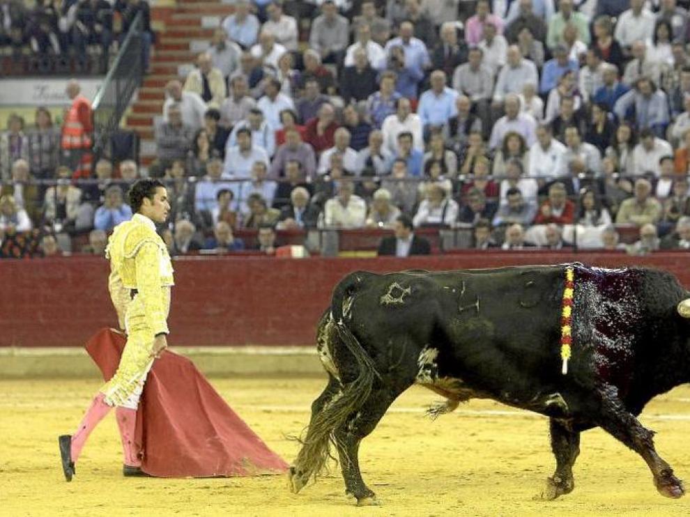 Matías Tejela contempla cómo el quinto de la tarde huye de la pelea