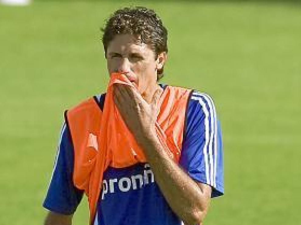 La idea de Gay es retocar el el equipo con la entrada de Edmilson y poner a Ponzio de lateral izquierdo.