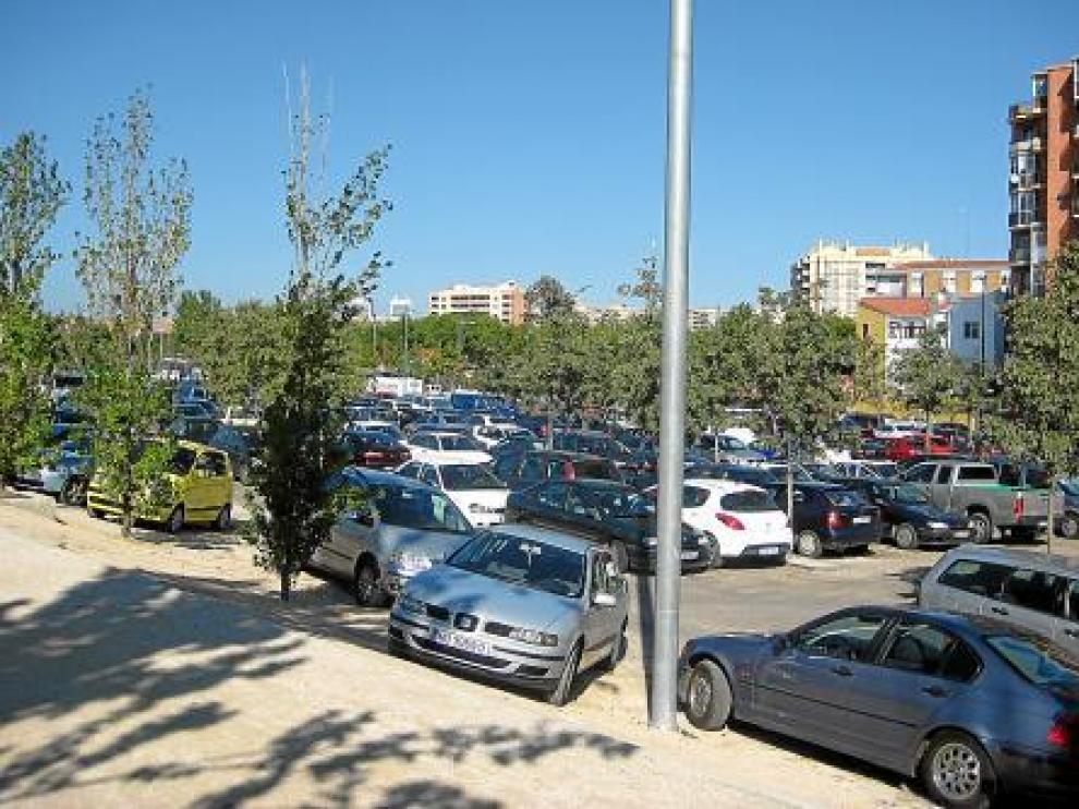 El parquin situado en el Arrabal, lleno a rebosar el día de la Ofrenda de frutos.