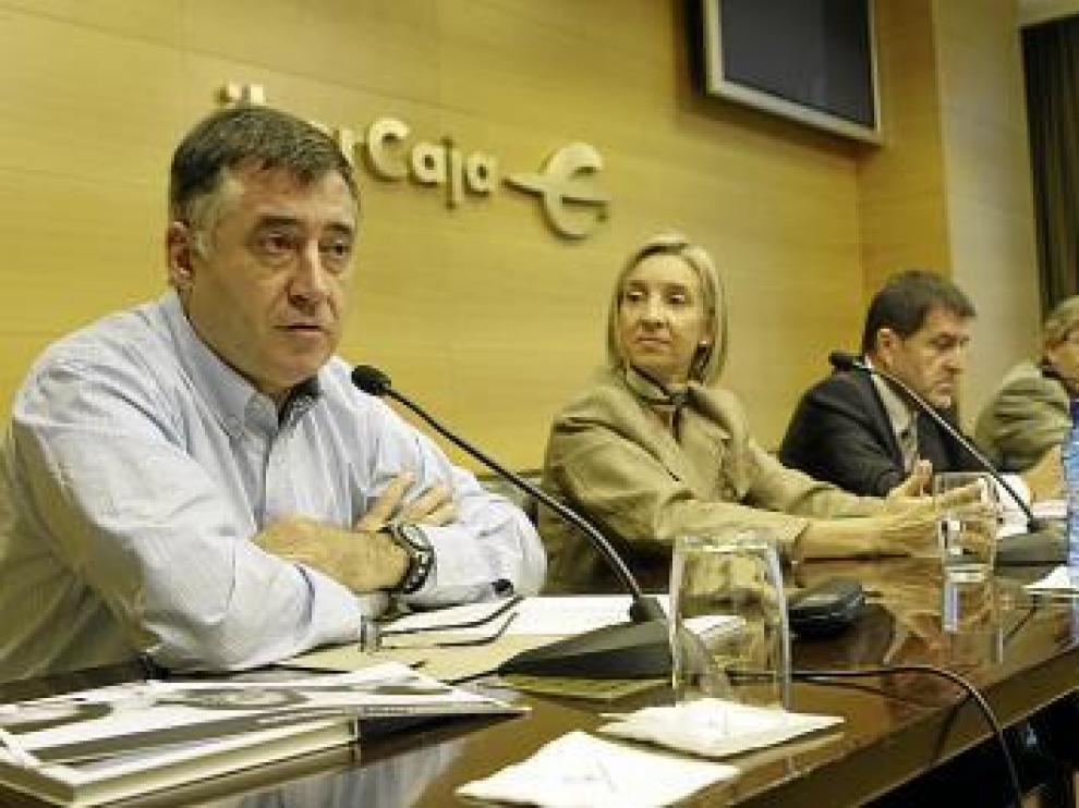Gervasio Sánchez, a la izquierda, en la presentación del curso.