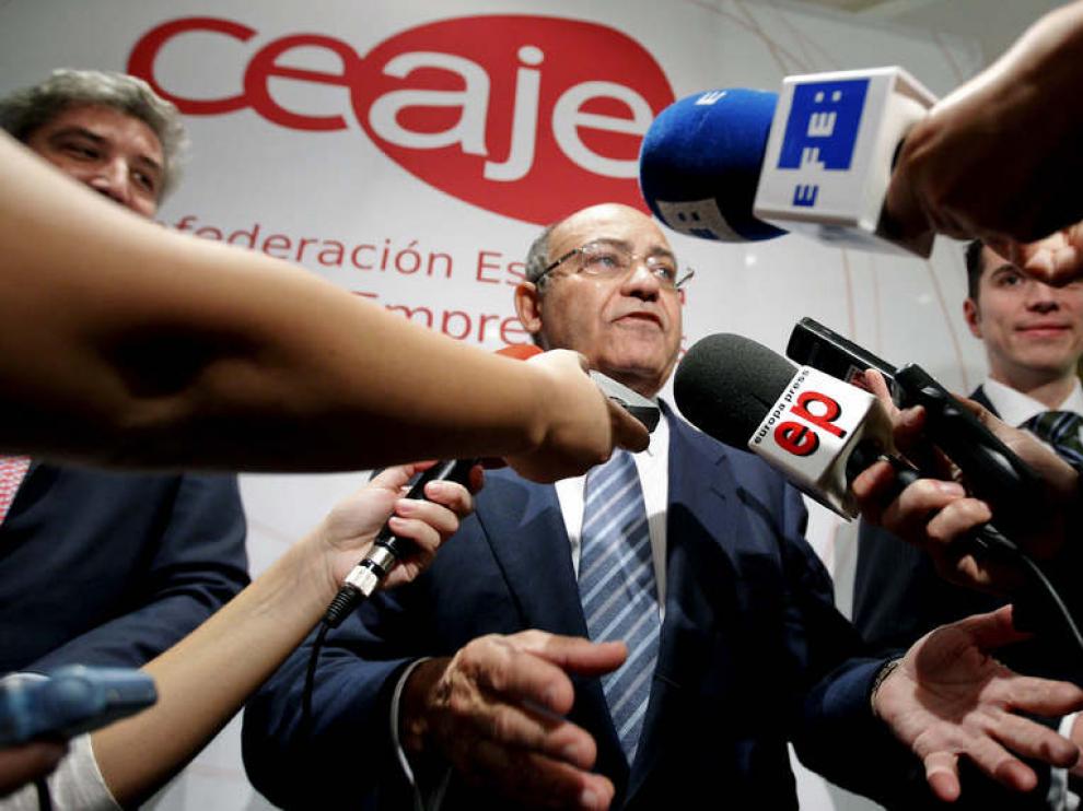 Gerardo Díaz Ferrán, atendiendo a los medios