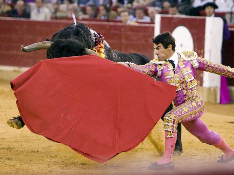 Domingo López Chaves, en su faena con la muleta a su segundo toro