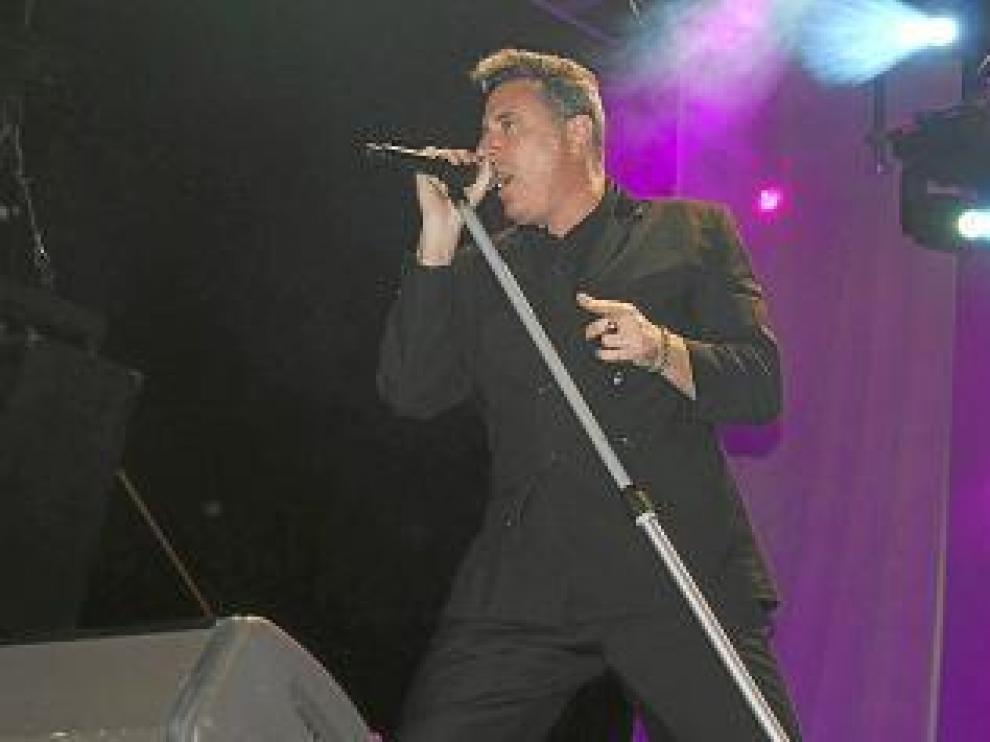 Loquillo durante un actuación.