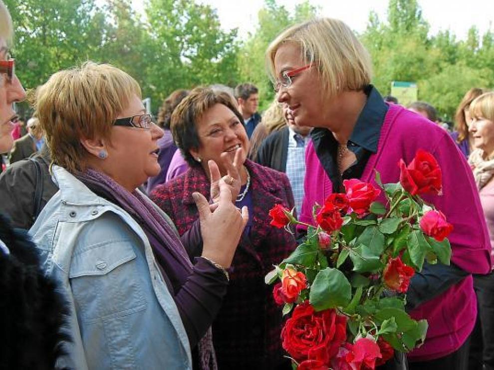 Un millar de simpatizantes arroparon a Eva Almunia en su presentación en Monzón.