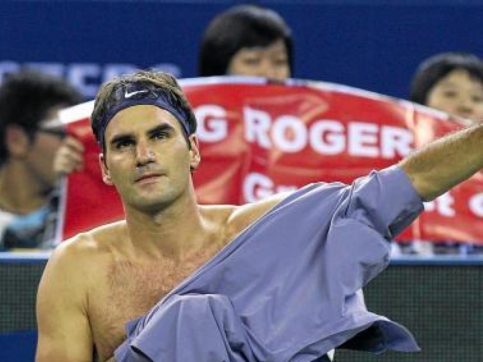 Roger Federer, en un descanso del partido de ayer.
