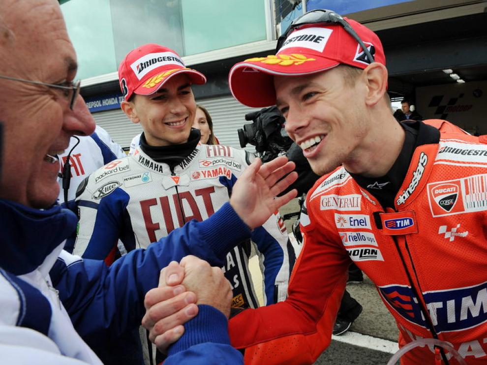 Casey Stoner logró la 'pole' en su tierra y Lorenzo (i) fue segundo