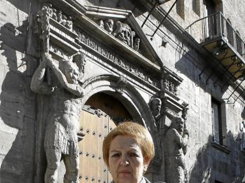 Isabel Expósito, con una foto de su hijo y un mensaje de su padre.