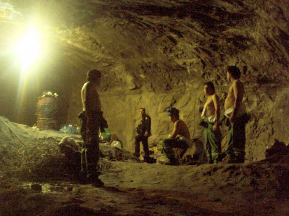 Imágenes del interior del pozo durante el rescate de los mineros