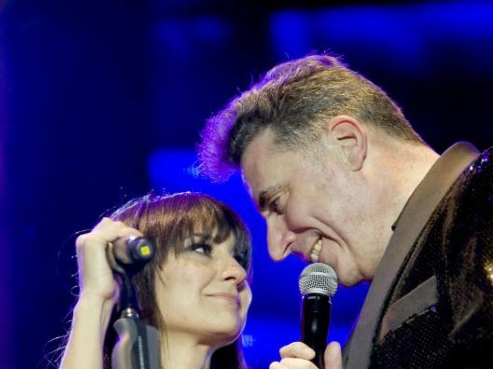 Eva Amaral acompañó a Loquillo en uno de las últimos temas.