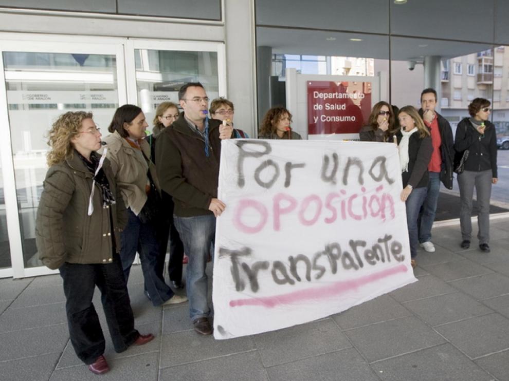 Protesta de los médicos ante el Departamento de Salud y Consumo
