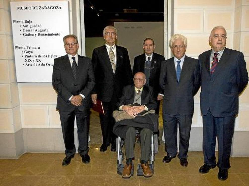 De izquierda a derecha, Jaime Vicente Redón, Domingo Jesús Buesa Conde, Fernando Solsona, Fernando García Vicente, Javier Sauras Viñuales y, sentado, Federico Torralba.