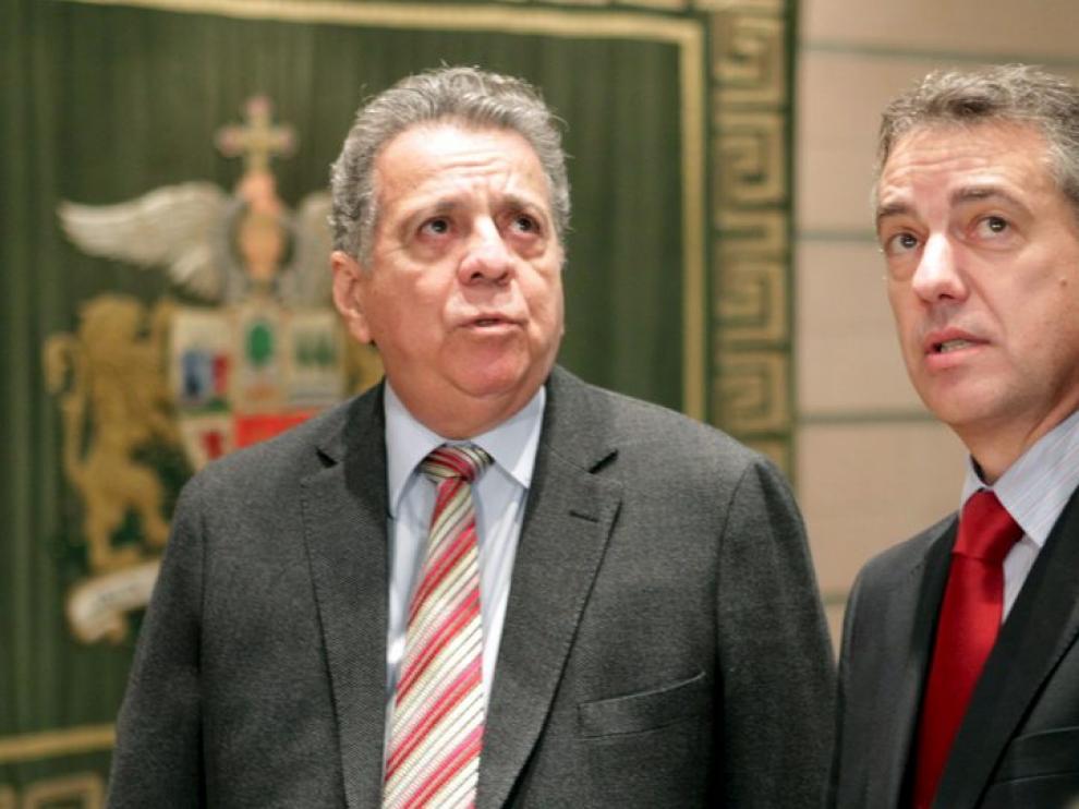 El embajador venezolano en España (i), junto a Urkullu.