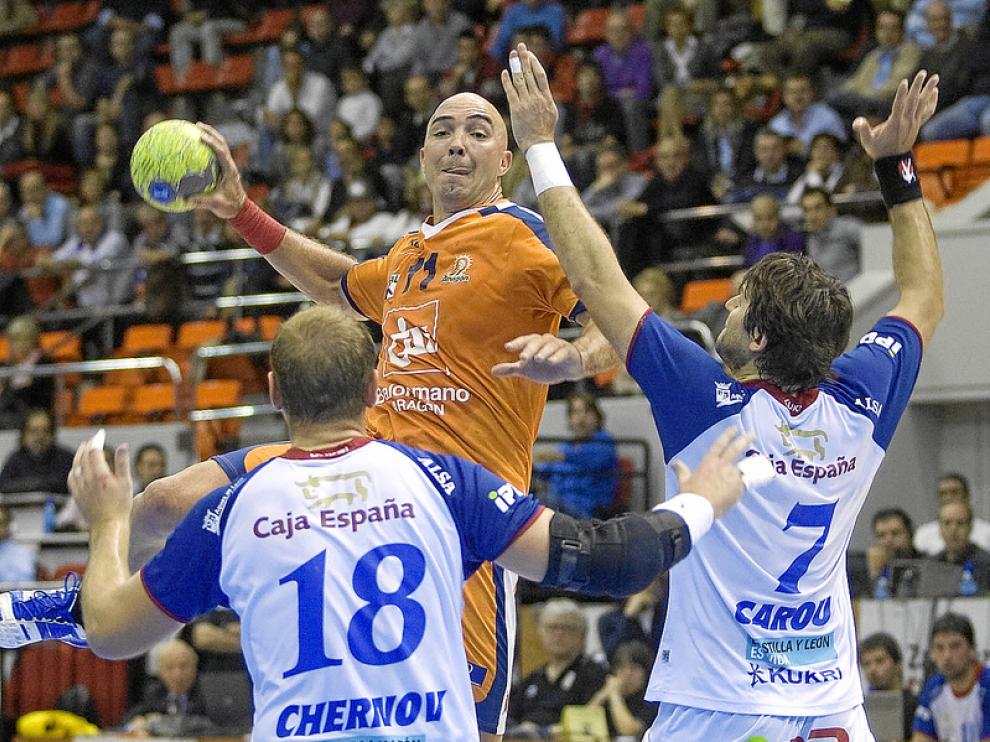 Demetrio Lozano, en una acción del último partido de la Asobal contra el Reale Ademar León