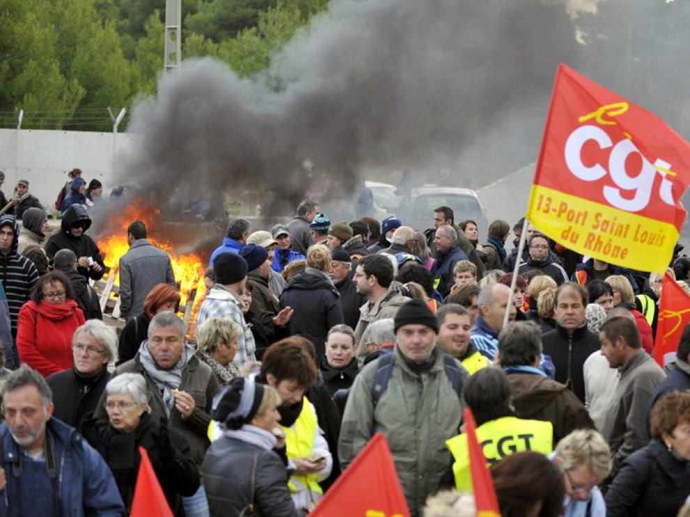Cientos de manifestantes durante la huelga francesa