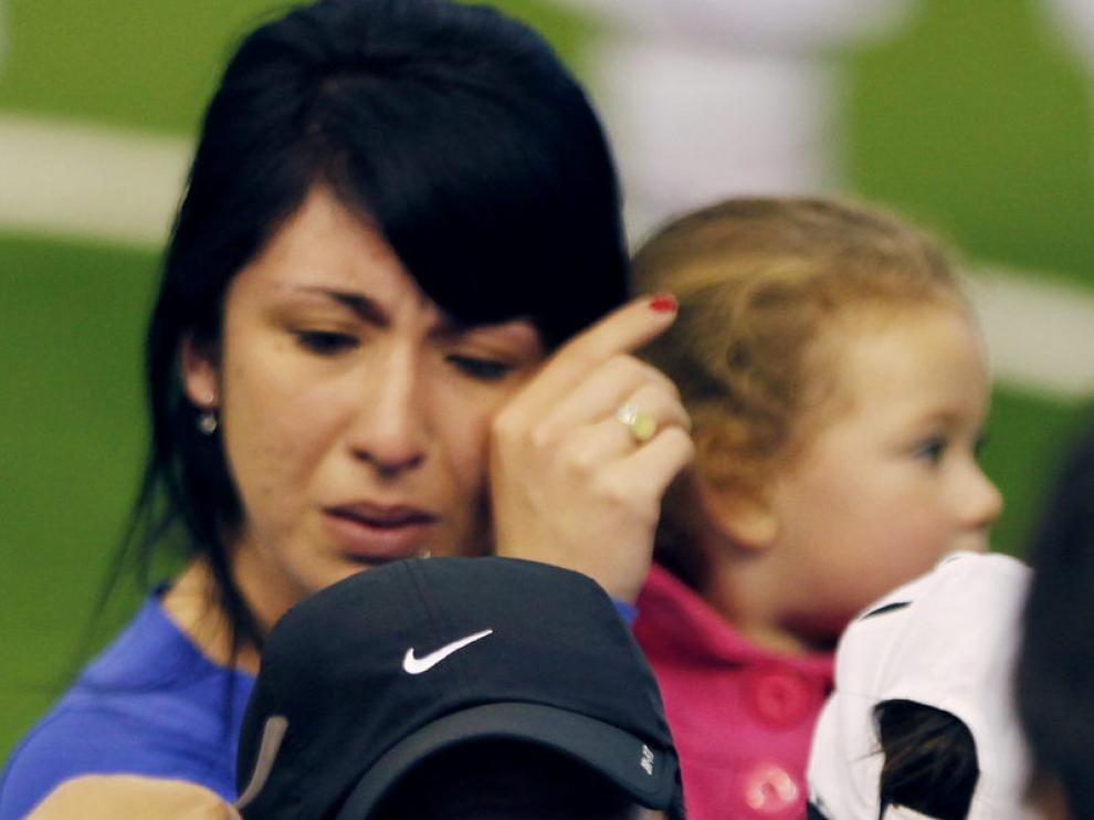Fernando Cáceres, emocionado, junto a sus hijos