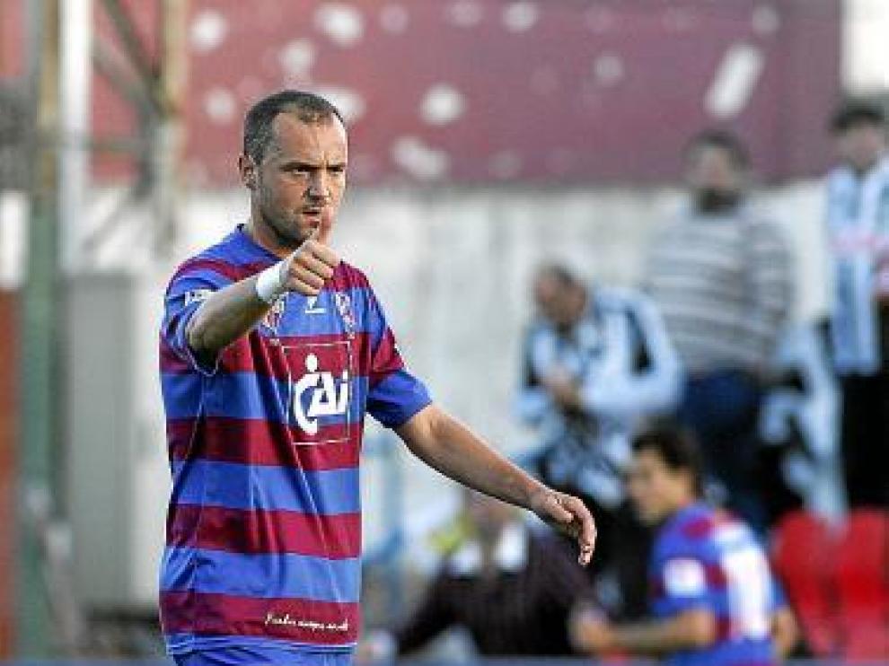 Luis Helguera no podrá jugar en el Mini Estadi por sanción.